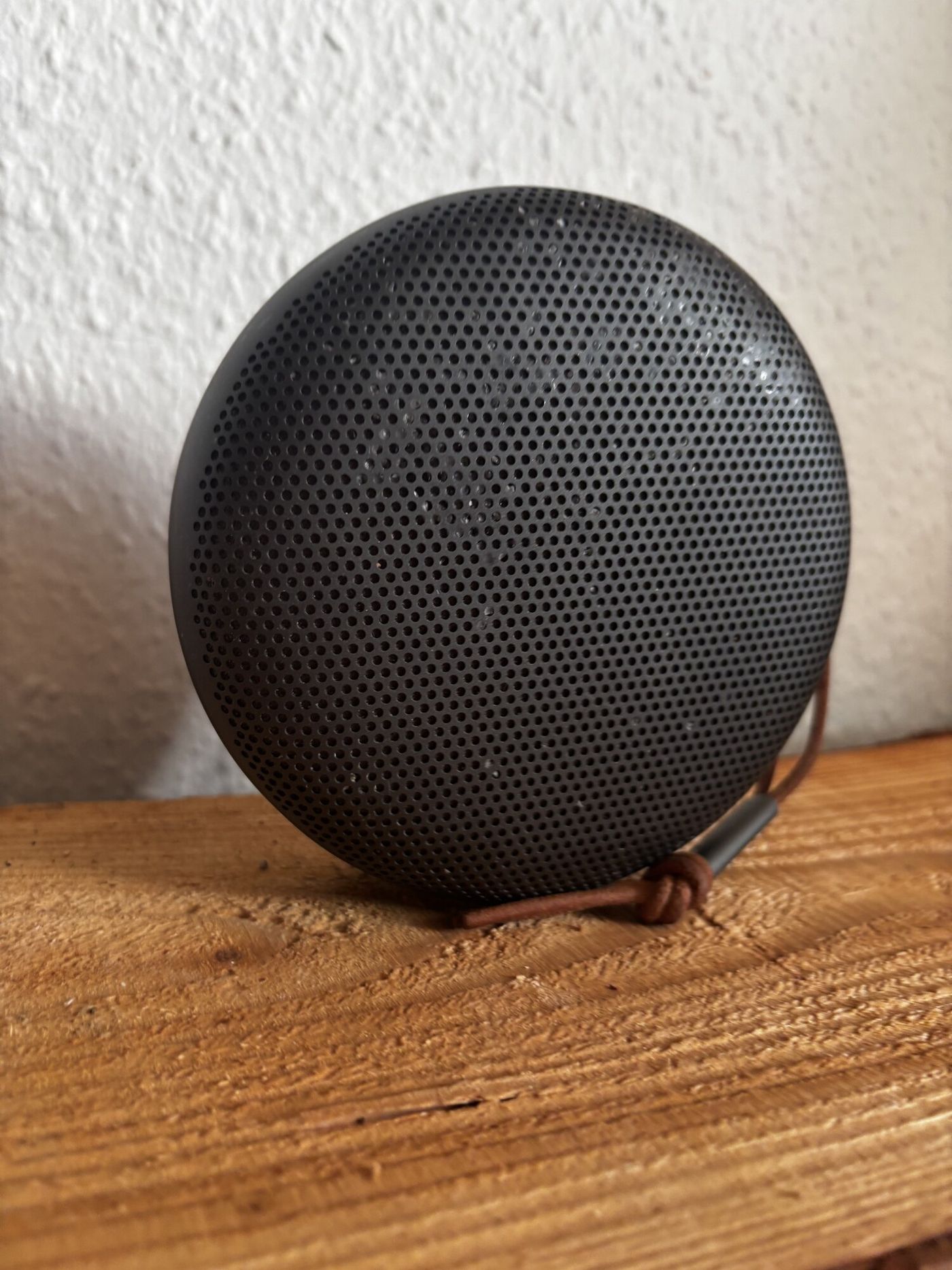 Bang & Olufsen Beoplay A1 Portable Bluetooth Speaker Black — view 3