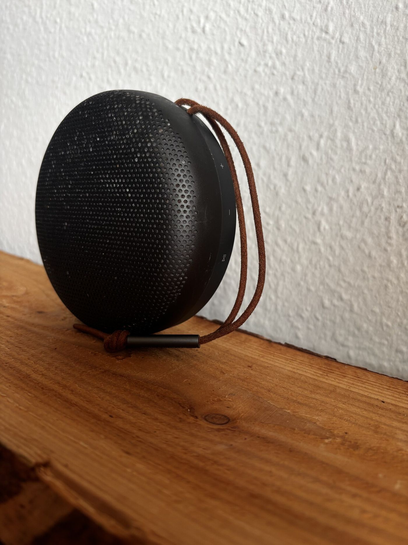 Bang & Olufsen Beoplay A1 Portable Bluetooth Speaker Black — view 4