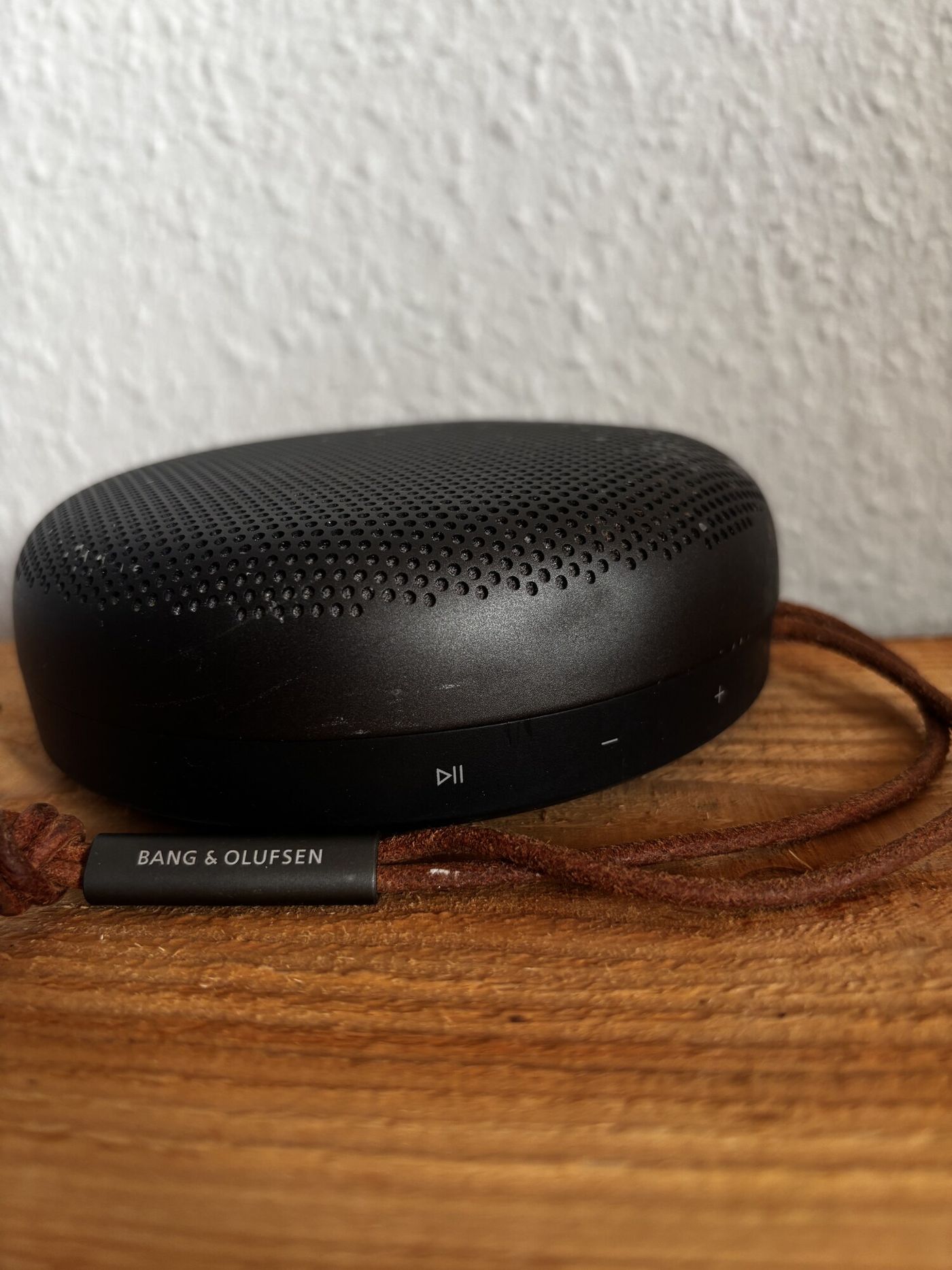 Bang & Olufsen Beoplay A1 Portable Bluetooth Speaker Black — view 5