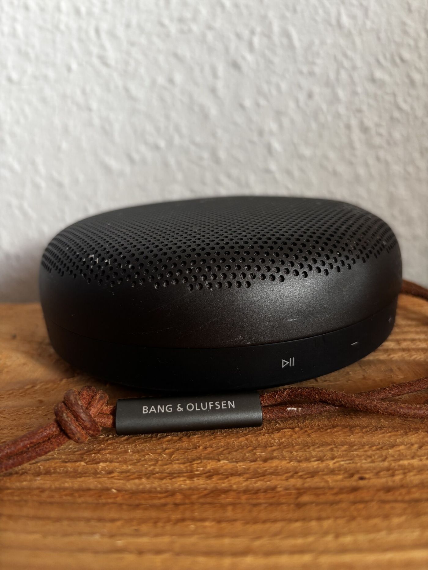 Bang & Olufsen Beoplay A1 Portable Bluetooth Speaker Black — view 7
