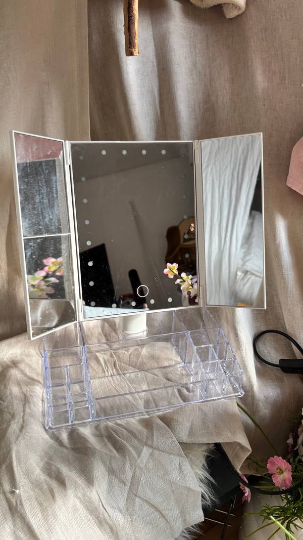 Trifold LED Vanity Mirror with Clear Acrylic Organizer