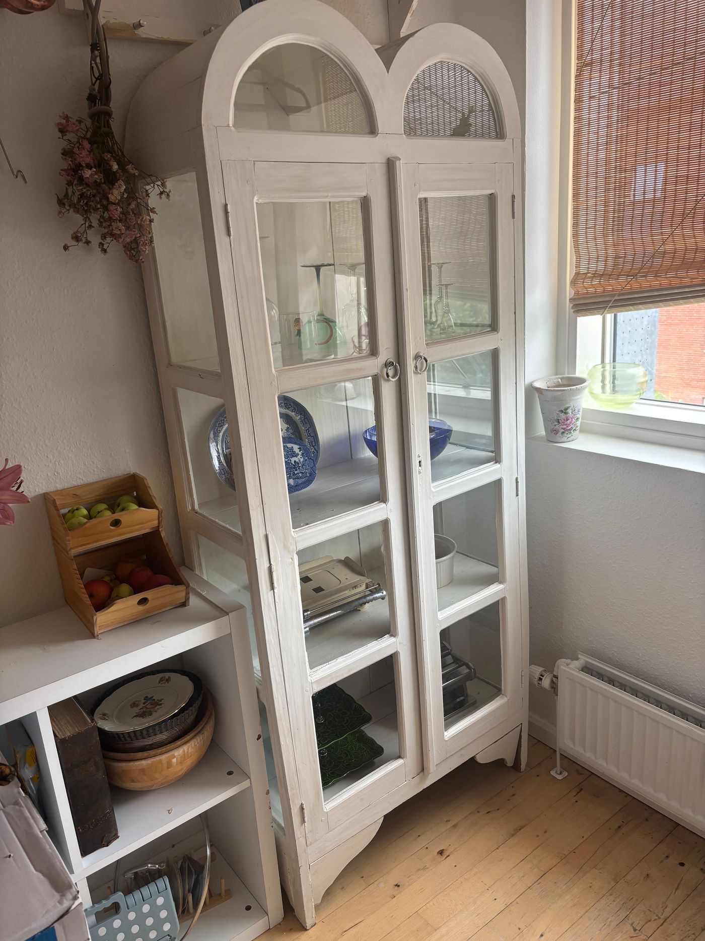 White Painted Arched Vitrine Cabinet with Glass Doors