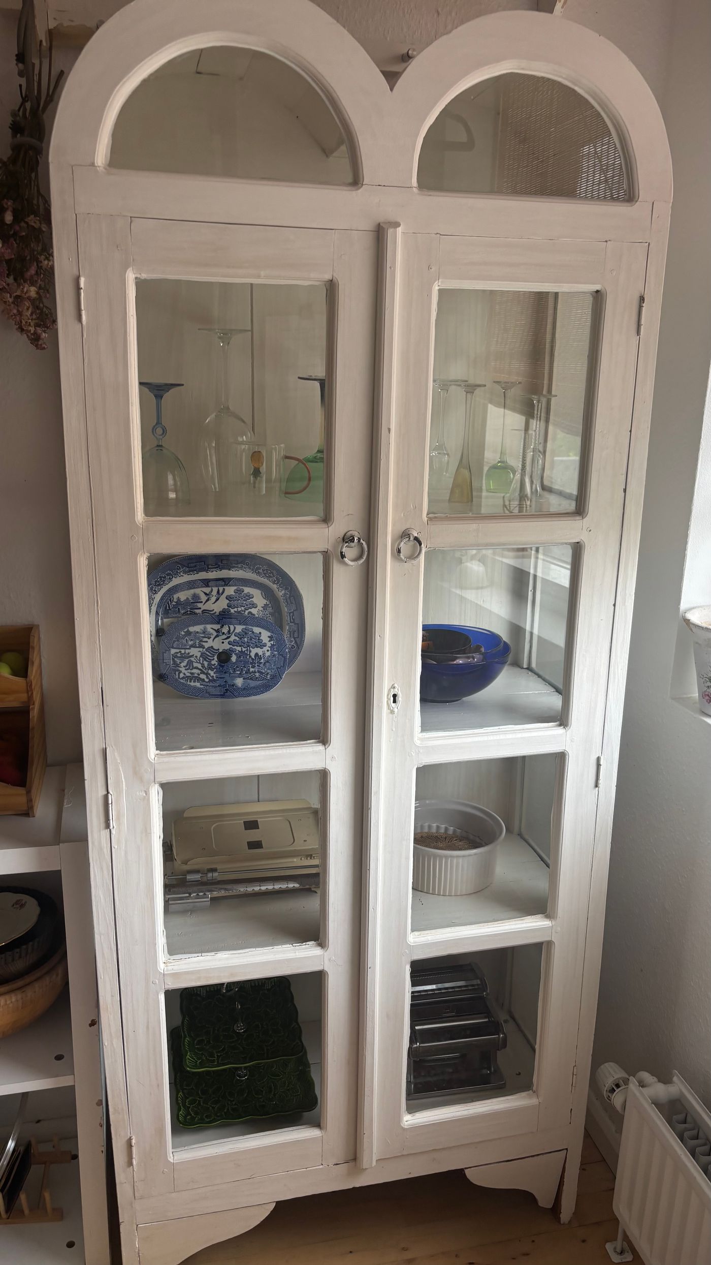 White Painted Arched Vitrine Cabinet with Glass Doors — view 2
