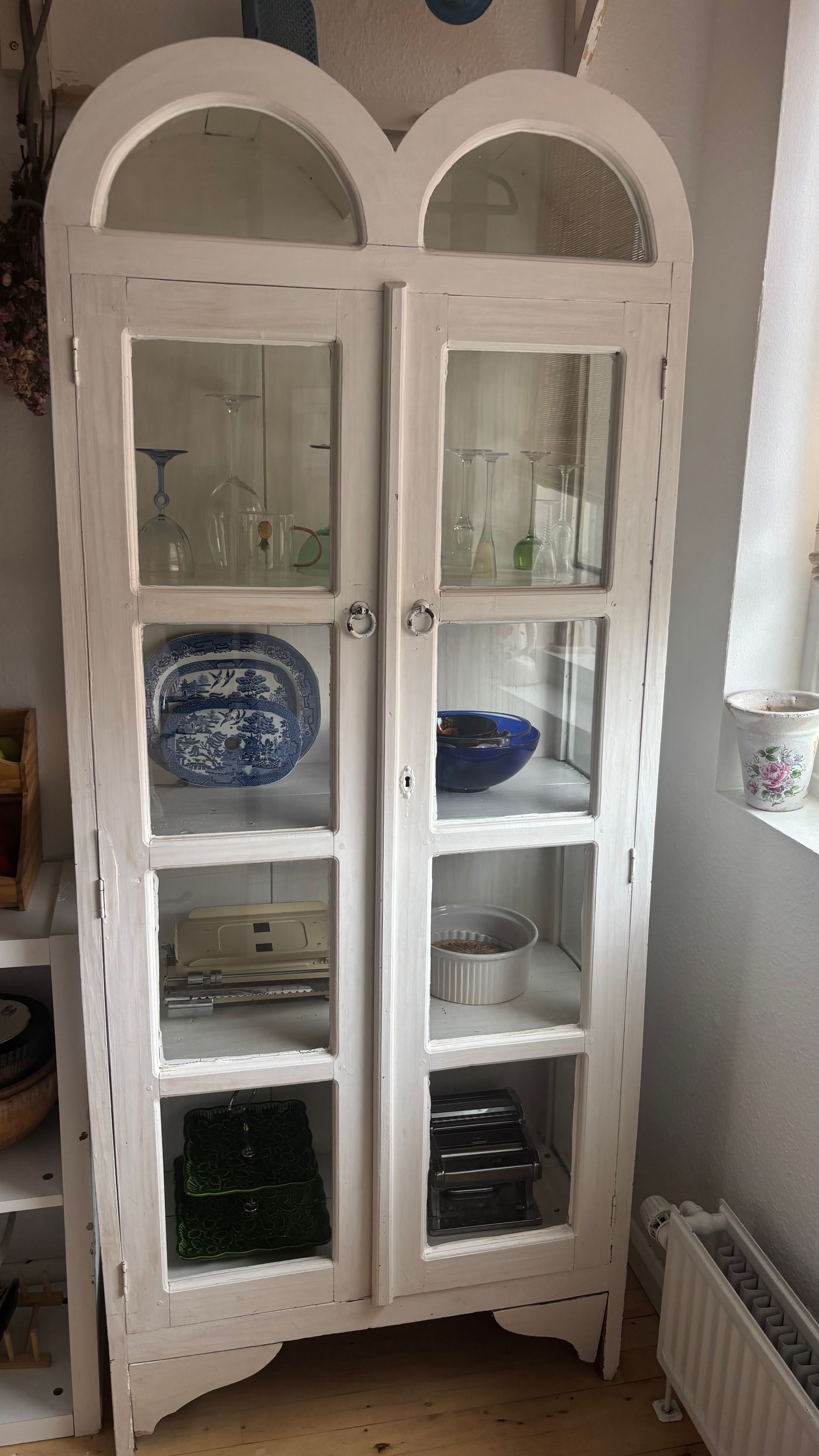 White Painted Arched Vitrine Cabinet with Glass Doors — view 6