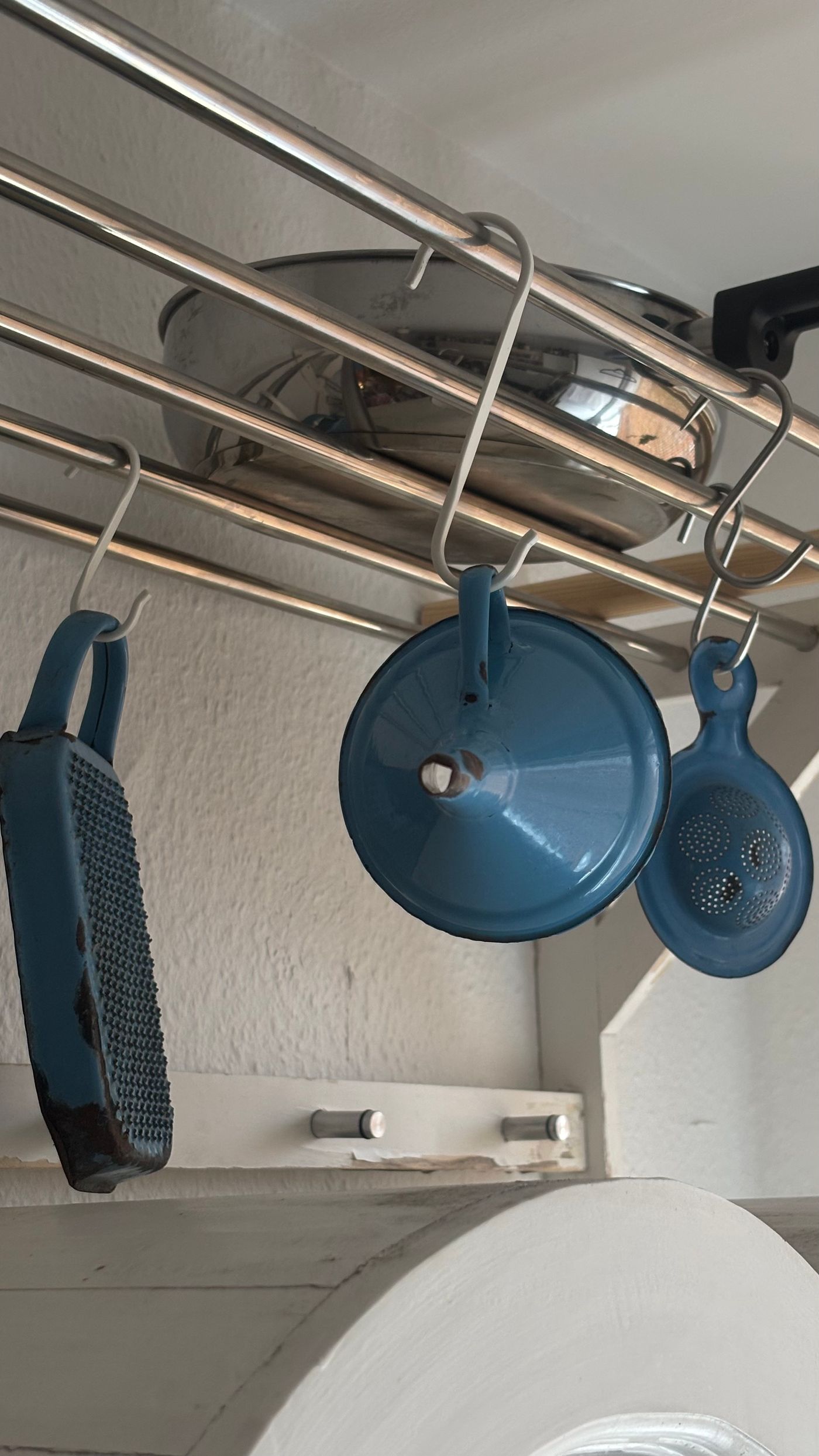 Vintage Blue Enamel Kitchen Utensils Set — view 3