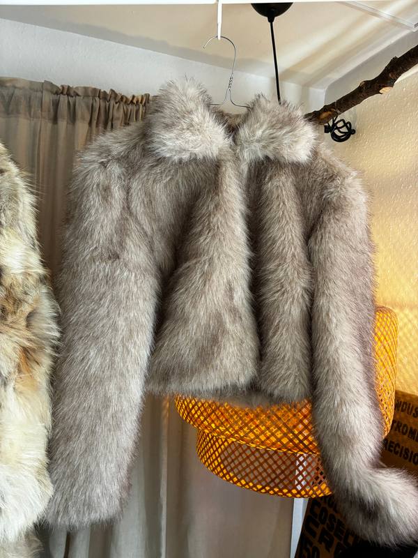 CROPPED FAUX FUR JACKET GREY AND BEIGE