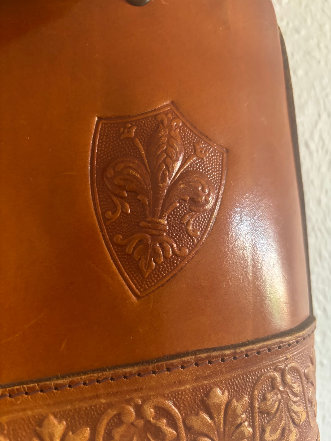 Vintage Florentine Hand-Tooled Leather Handbag Crest Motifs — view 4