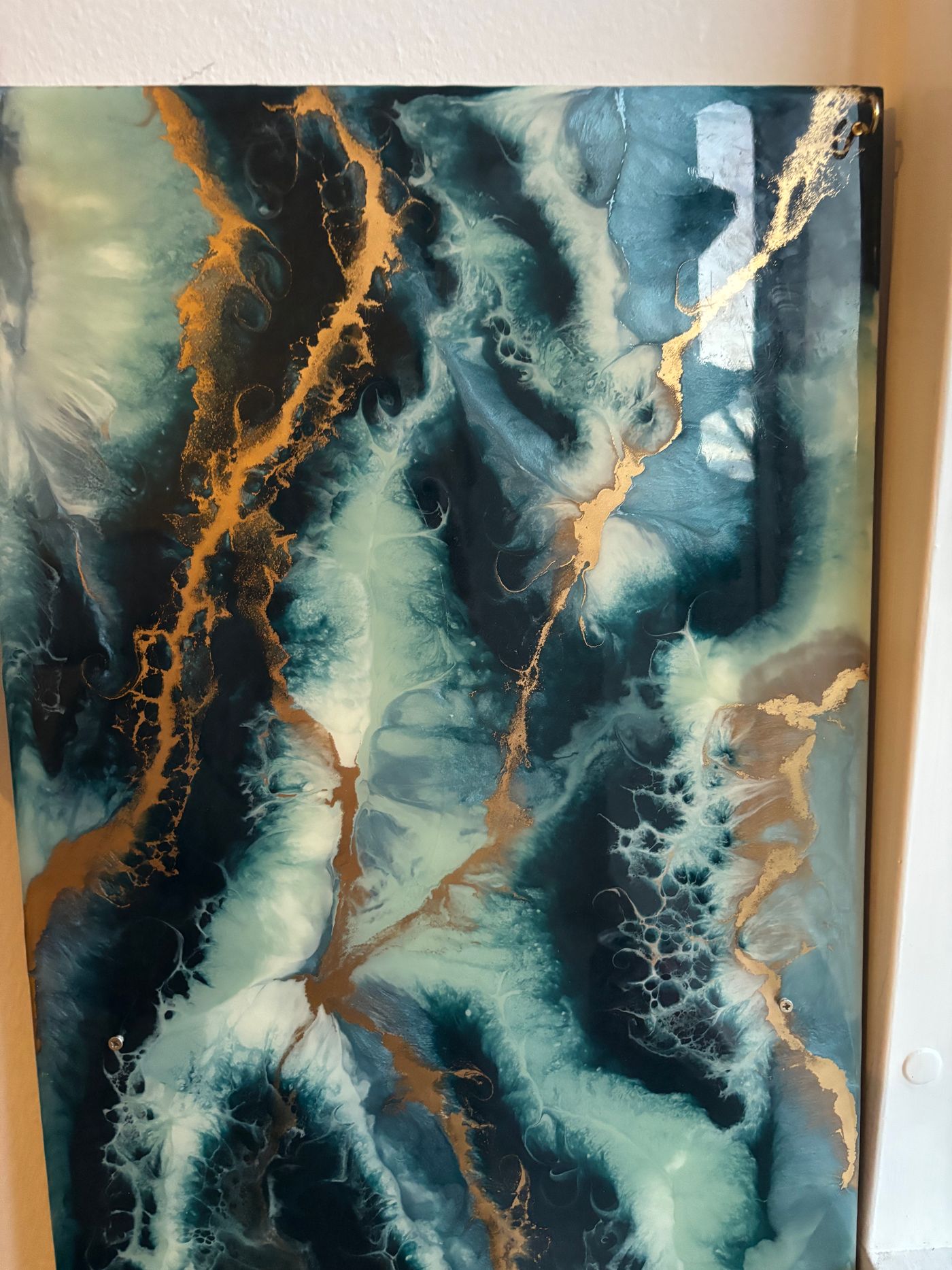 Abstract Epoxy Resin Wall Key Holder with Metallic Gold Accents — view 9