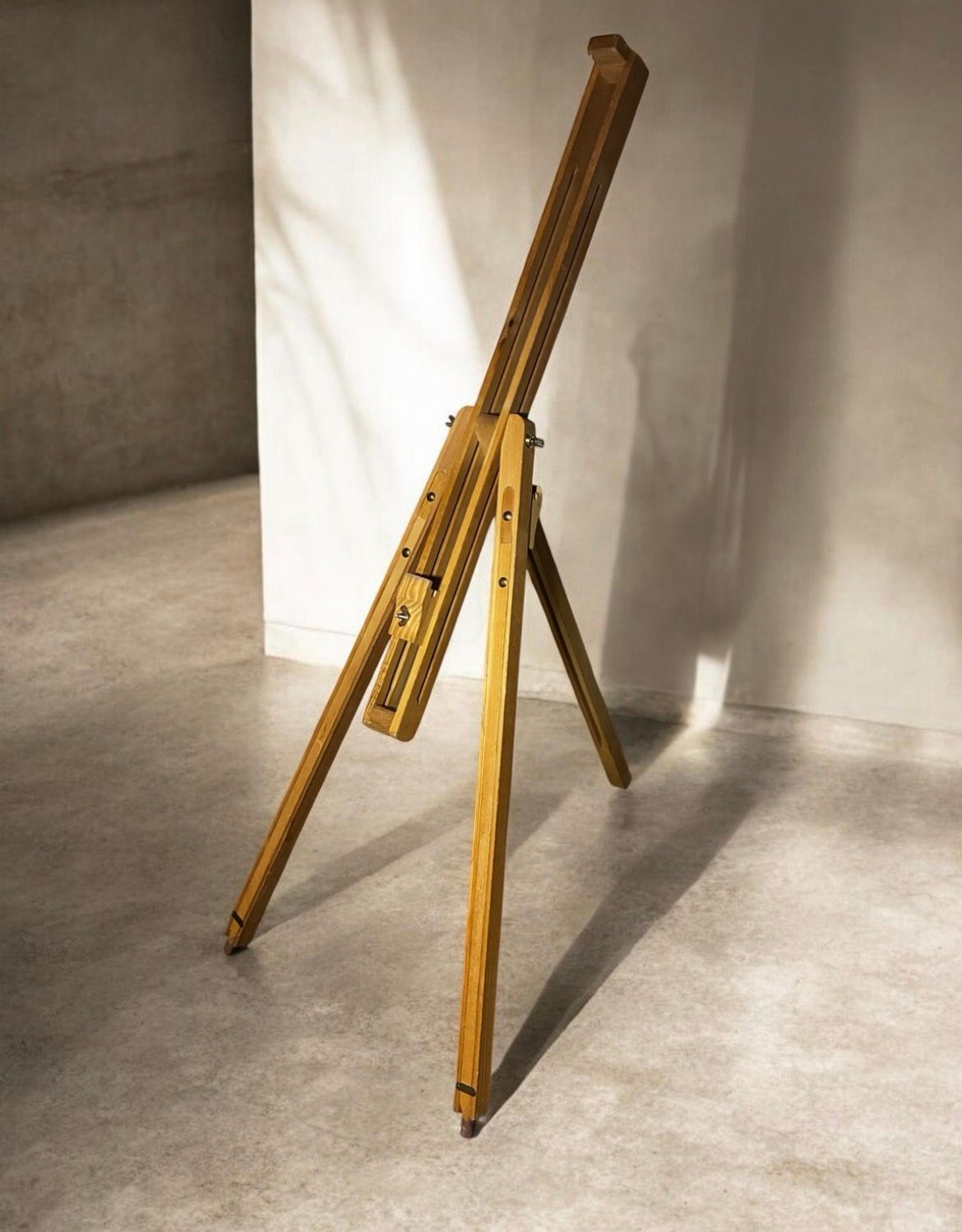 Adjustable Tripod Artist’s Easel in Honey-Coloured Wood