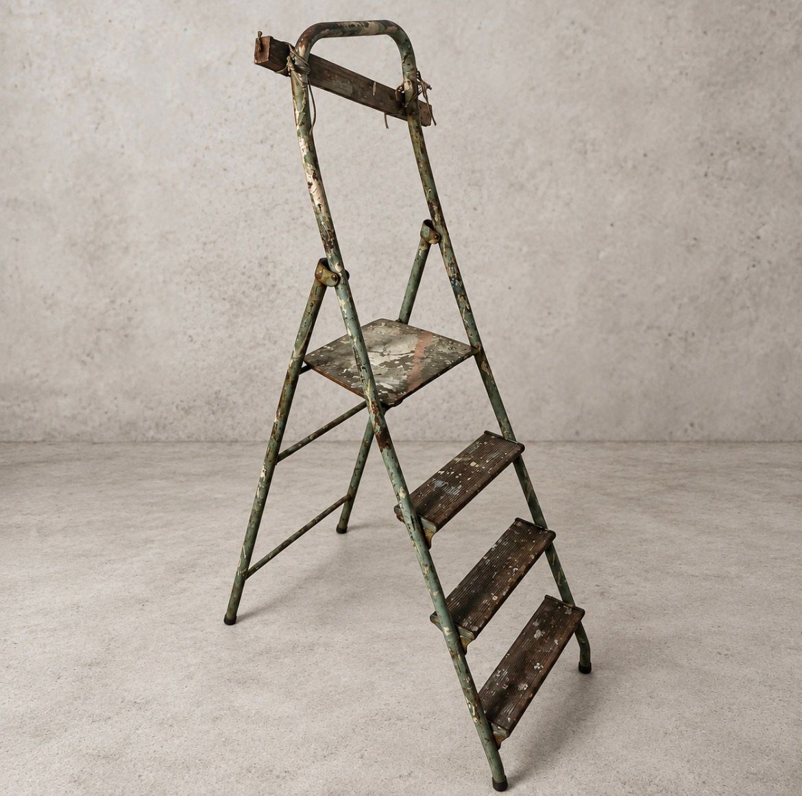 Folding stepladder with green metal frame, three treads and top platform